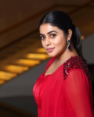 Poorna (aka) Poornaa