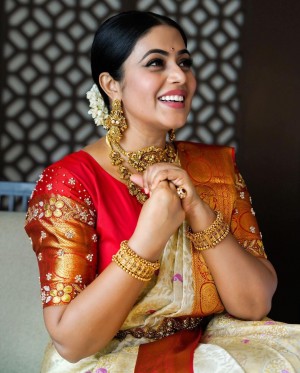 Poorna (aka) Poornaa