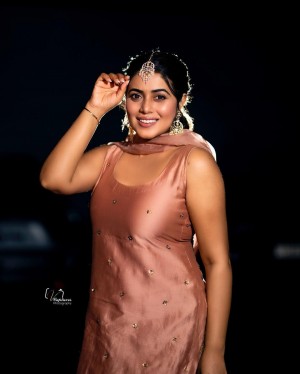 Poorna (aka) Poornaa