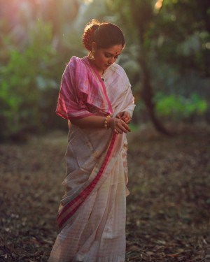 Prayaga Martin (aka) Prayaga Maartin