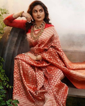 Prayaga Martin (aka) Prayaga Maartin