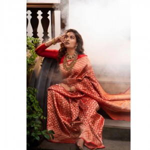 Prayaga Martin (aka) Prayaga Maartin