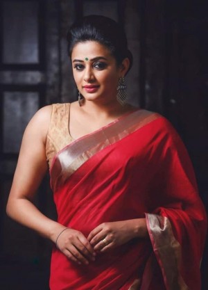 Priyamani (aka) Priya mani