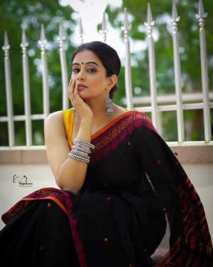 Priyamani (aka) Priya mani