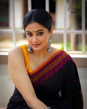 Priyamani (aka) Priya mani