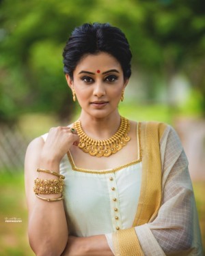 Priyamani (aka) Priya mani