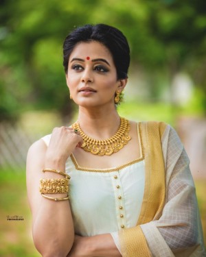 Priyamani (aka) Priya mani