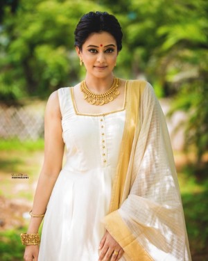 Priyamani (aka) Priya mani