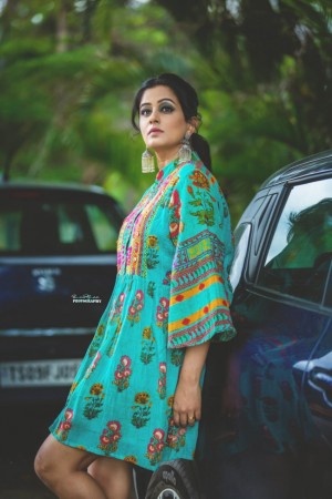 Priyamani (aka) Priya mani