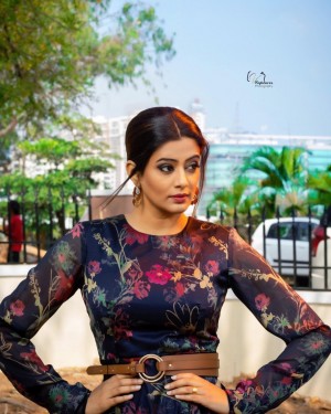 Priyamani (aka) Priya mani