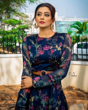 Priyamani (aka) Priya mani