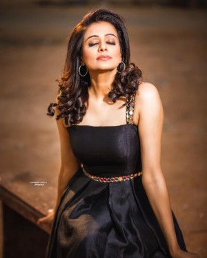 Priyamani (aka) Priya mani