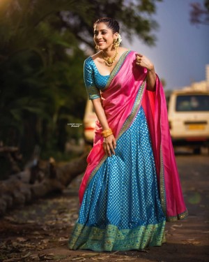 Rashmi Gautam (aka) RashmiGautam