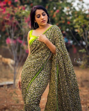 Rashmi Gautam (aka) RashmiGautam