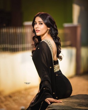 Rashmi Gautam (aka) RashmiGautam