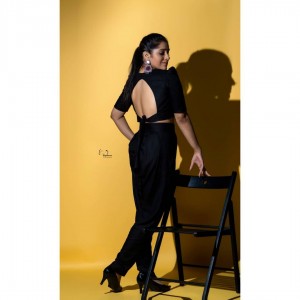 Rashmi Gautam (aka) RashmiGautam