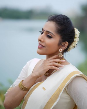 Rashmi Gautam (aka) RashmiGautam