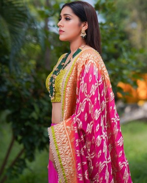 Rashmi Gautam (aka) RashmiGautam