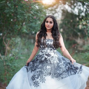 Rashmi Gautam (aka) RashmiGautam