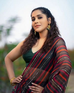 Rashmi Gautam (aka) RashmiGautam