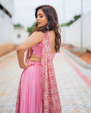 Rashmi Gautam (aka) RashmiGautam