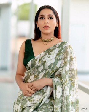 Rashmi Gautam (aka) RashmiGautam