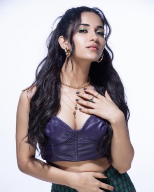 Ruhani Sharma (aka) RuhaniSharma