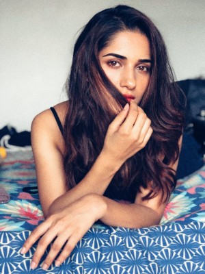 Ruhani Sharma (aka) RuhaniSharma