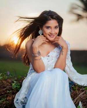 Sakshi Agarwal (aka) Sakshi