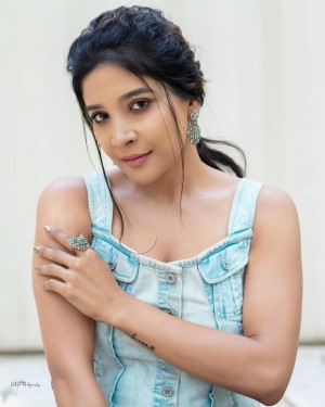 Sakshi Agarwal (aka) Sakshi