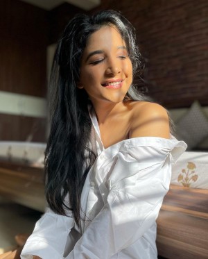 Sakshi Agarwal (aka) Sakshi