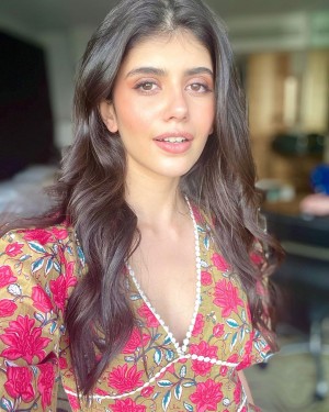 Sanjana Sanghi (aka) Sanjanaa Sanghi