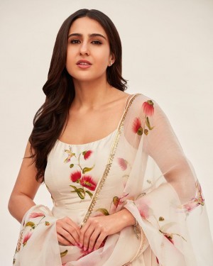 Sara Ali Khan (aka) Saraa ali khan