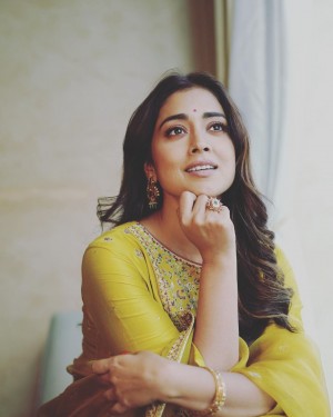 Shriya Saran (aka) Actress Shriya