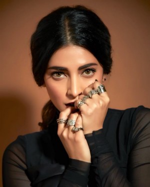 Shruti Haasan (aka) Shruti Hasan