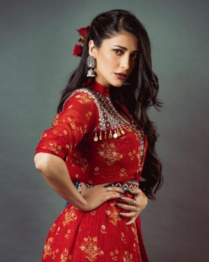 Shruti Haasan (aka) Shruti Hasan