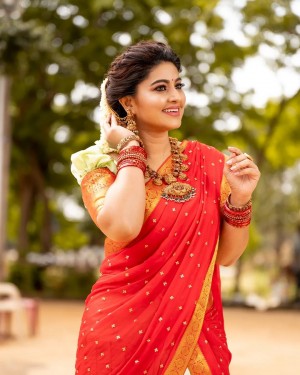 Sneha (aka) Sneha Prasanna