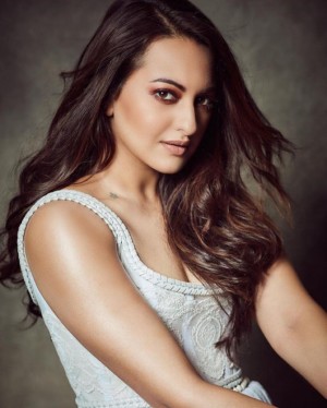 Sonakshi Sinha (aka) Sonakshi