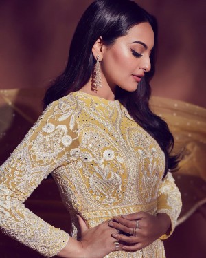 Sonakshi Sinha (aka) Sonakshi