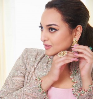 Sonakshi Sinha (aka) Sonakshi