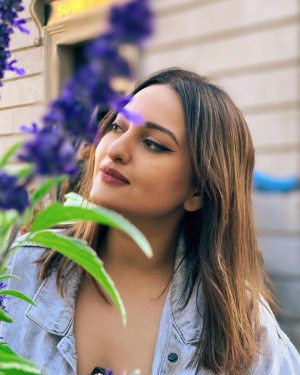 Sonakshi Sinha (aka) Sonakshi