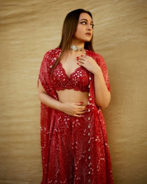 Sonakshi Sinha (aka) Sonakshi