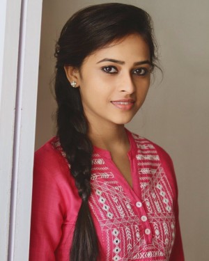 Sri Divya (aka) Sri Diviya