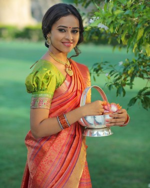 Sri Divya (aka) Sri Diviya