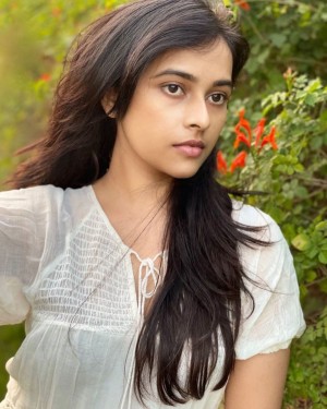 Sri Divya (aka) Sri Diviya