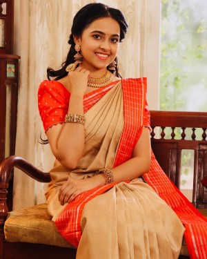 Sri Divya (aka) Sri Diviya