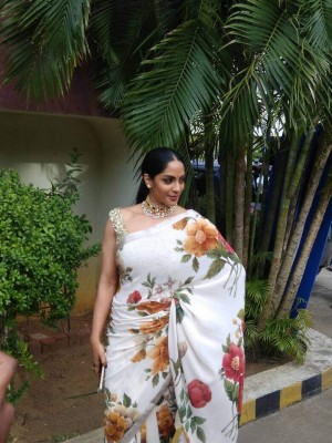 Sriya Reddy (aka) Shreya Reddy