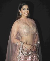 Sunny Leone (aka) SunnyLeone