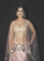 Sunny Leone (aka) SunnyLeone