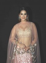 Sunny Leone (aka) SunnyLeone